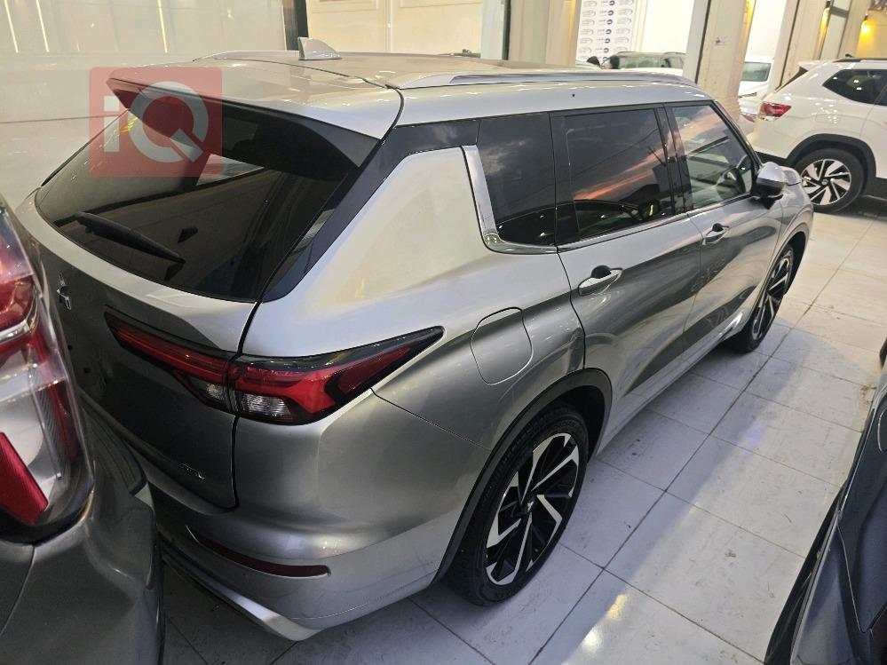 ميتسوبيشي اوتلاندر